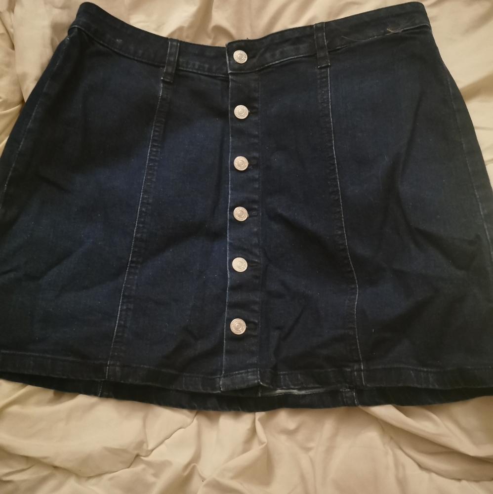Buttoned jeans skirt
